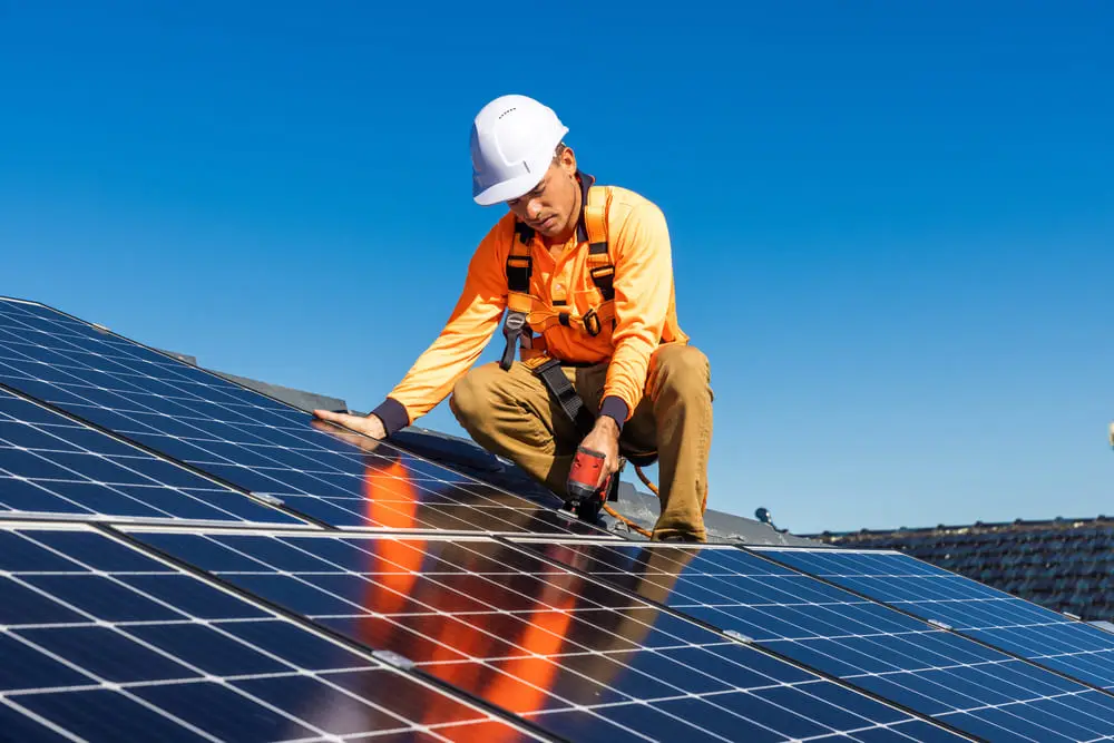 installateur-de-panneaux-photovoltaiques
